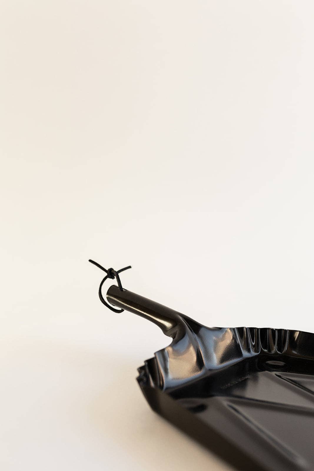 Black Metal Dustpan