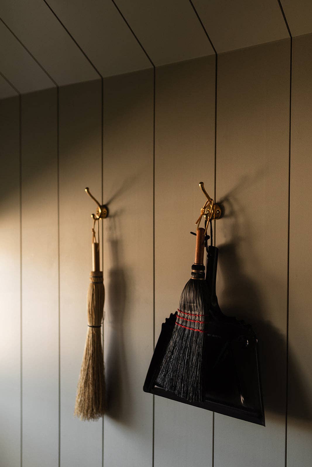Black Metal Dustpan