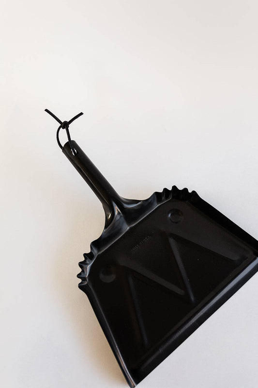 Black Metal Dustpan